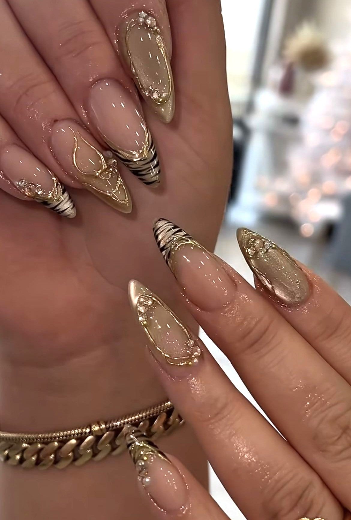 Gold Cat Eye Gold Chrome Artwork Gel Nails