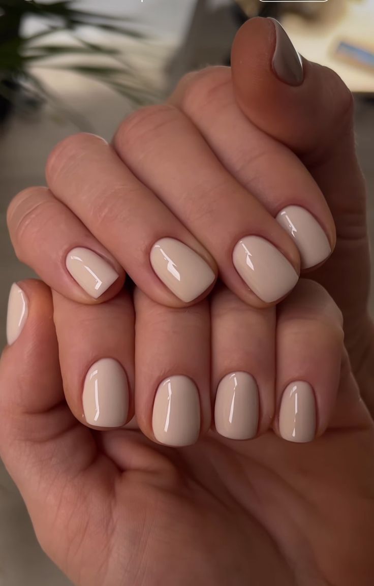 Cream Vanilla Nails