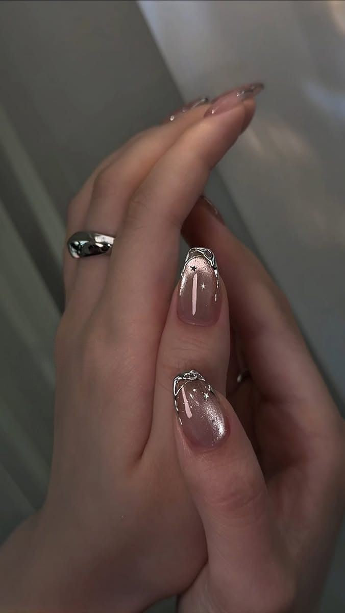 Cat Eye Silver Chrome Abstract Nails