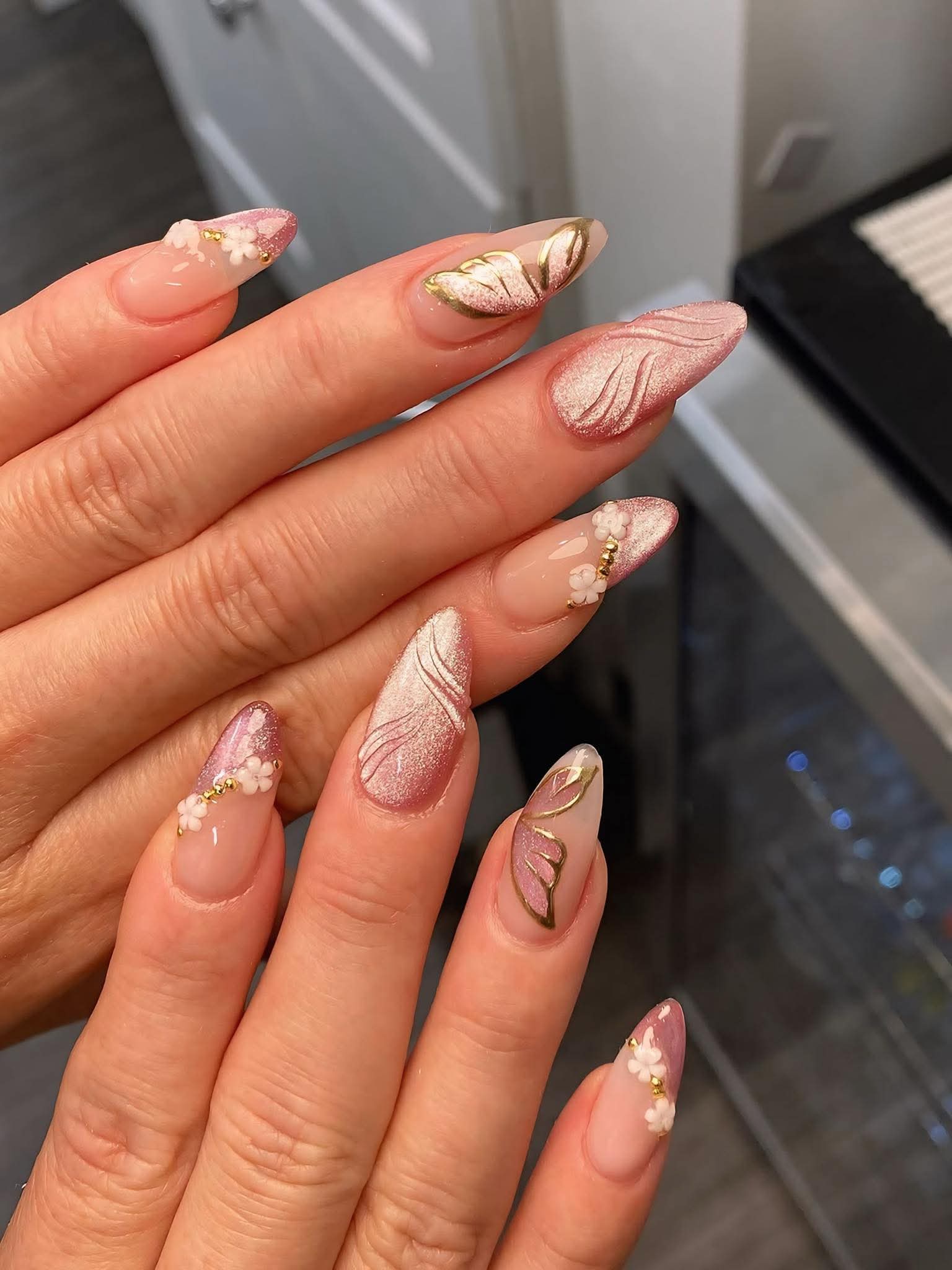 Gold Elegance Cat Eye Nails