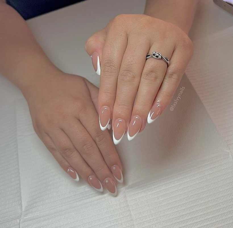 French Sophisticated Tips Nude Base (Less White)