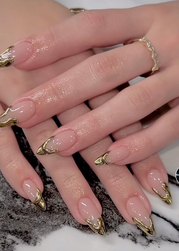 3D Gold Swirl Nails