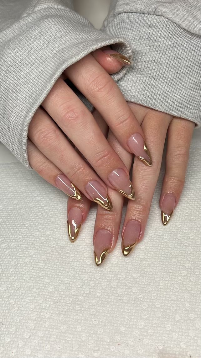 3D Gold Swirl Nails