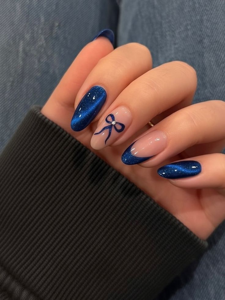 Elegant Blue Cat Eye Nails